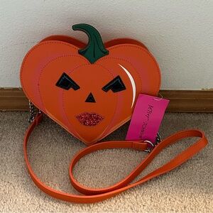 Betsey Johnson XOGinger Kitsch Heart Pumpkin Crossbody Bag Orange OS